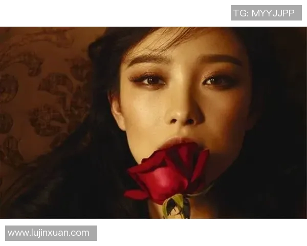 变装足球明星C罗的奇幻之旅探索他的多重身份与时尚魅力