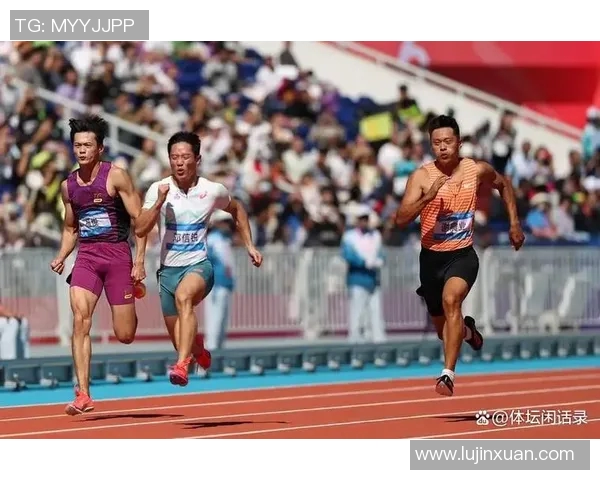 足球明星百米冲刺赛场对决速度与激情的完美结合