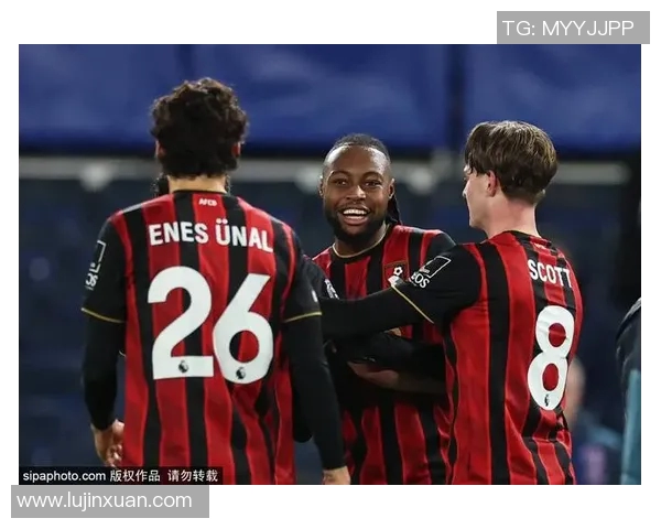 英国足球明星莱茵克尔的传奇人生与辉煌职业生涯回顾