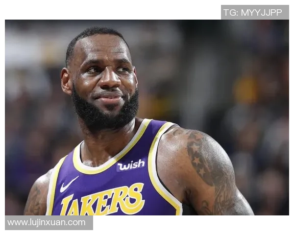 足球明星詹姆斯的去向揭秘他在赛场外的生活与新挑战